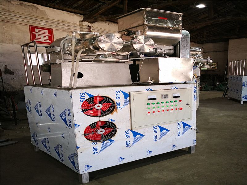 多功能米粉機(jī)已經(jīng)在食品設(shè)備加工行業(yè)內(nèi)占有獨(dú)特的發(fā)展地位